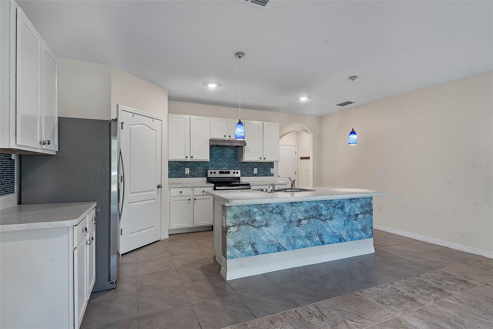 WOODBRIDGE LKS/EDGEWATER - Residential