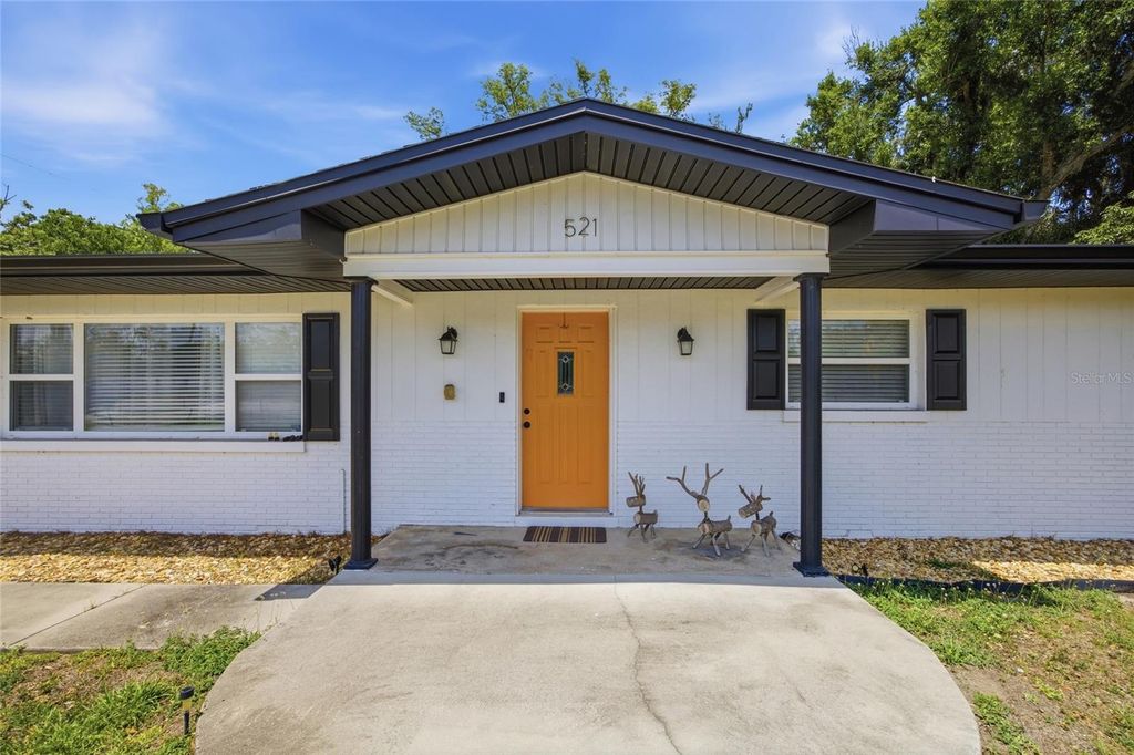 Photo of 521 W Lutz Lake Fern Road, Lutz, FL 33548 (MLS # TB8510014)
