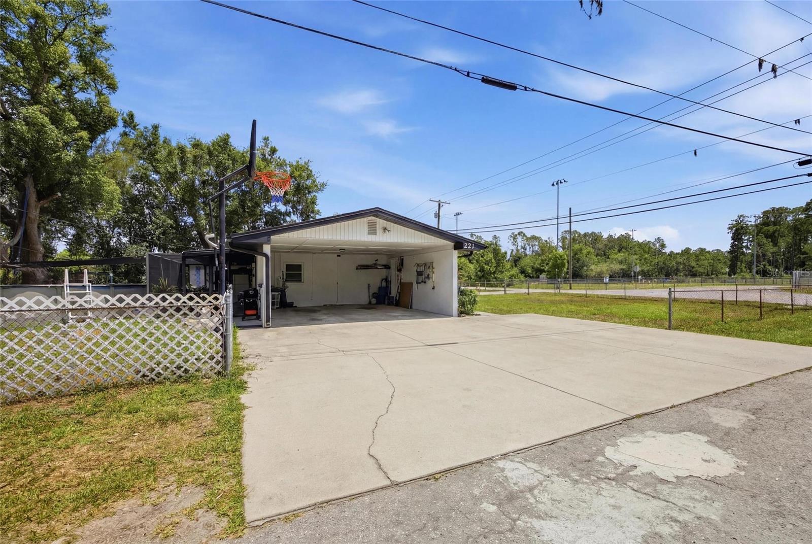521 W LUTZ LAKE FERN ROAD