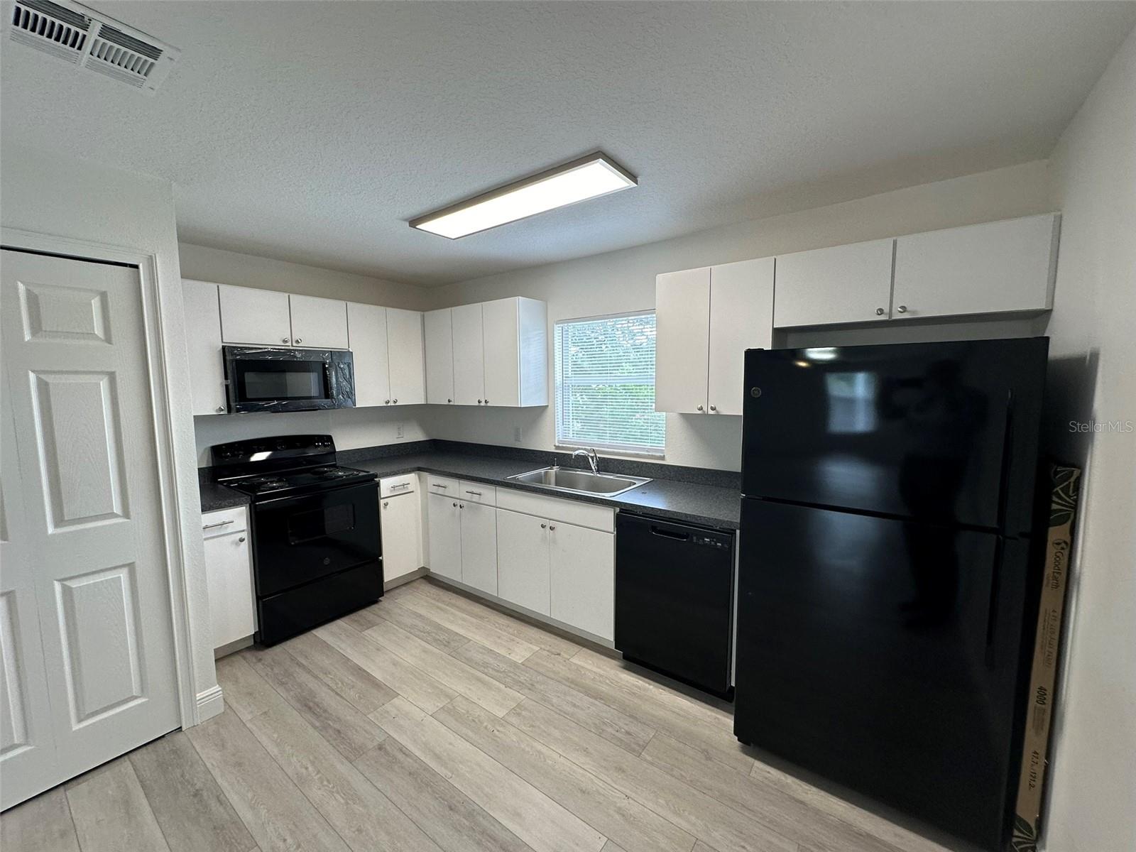GRANT PARK ADD BLOCKS 36- - Residential Lease