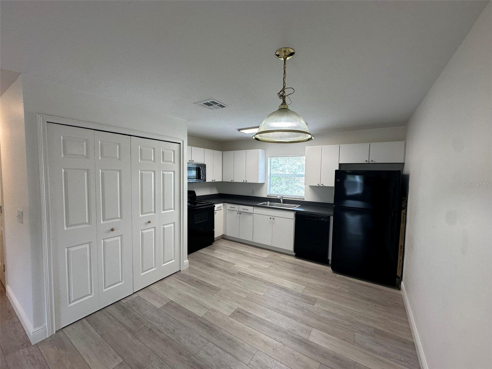 GRANT PARK ADD BLOCKS 36- - Residential Lease