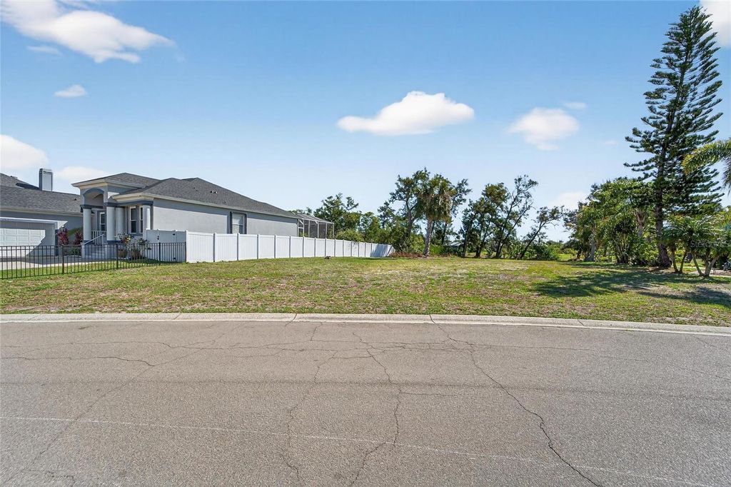 Photo of 806 Greenview Drive, Apollo Beach, FL 33572 (MLS # TB8495156)