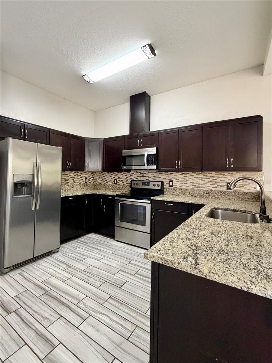 WILLOW LAKE - Residential Lease