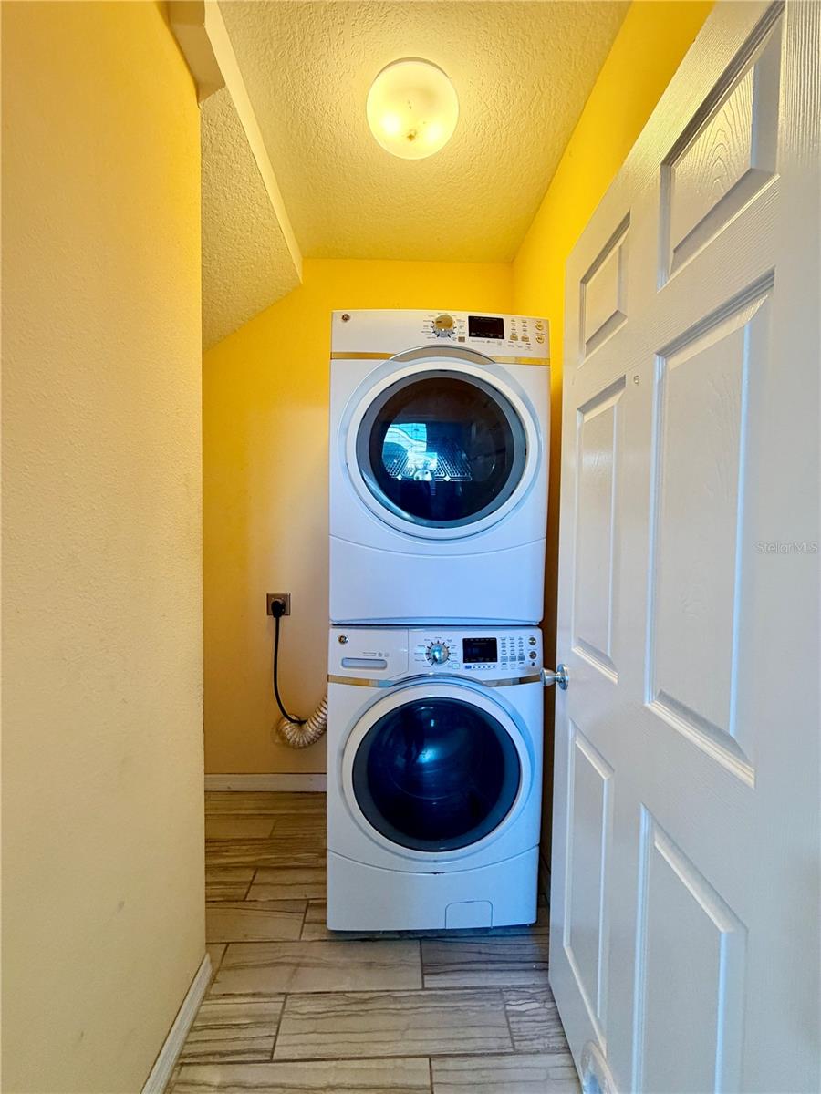 WILLOW LAKE - Residential Lease