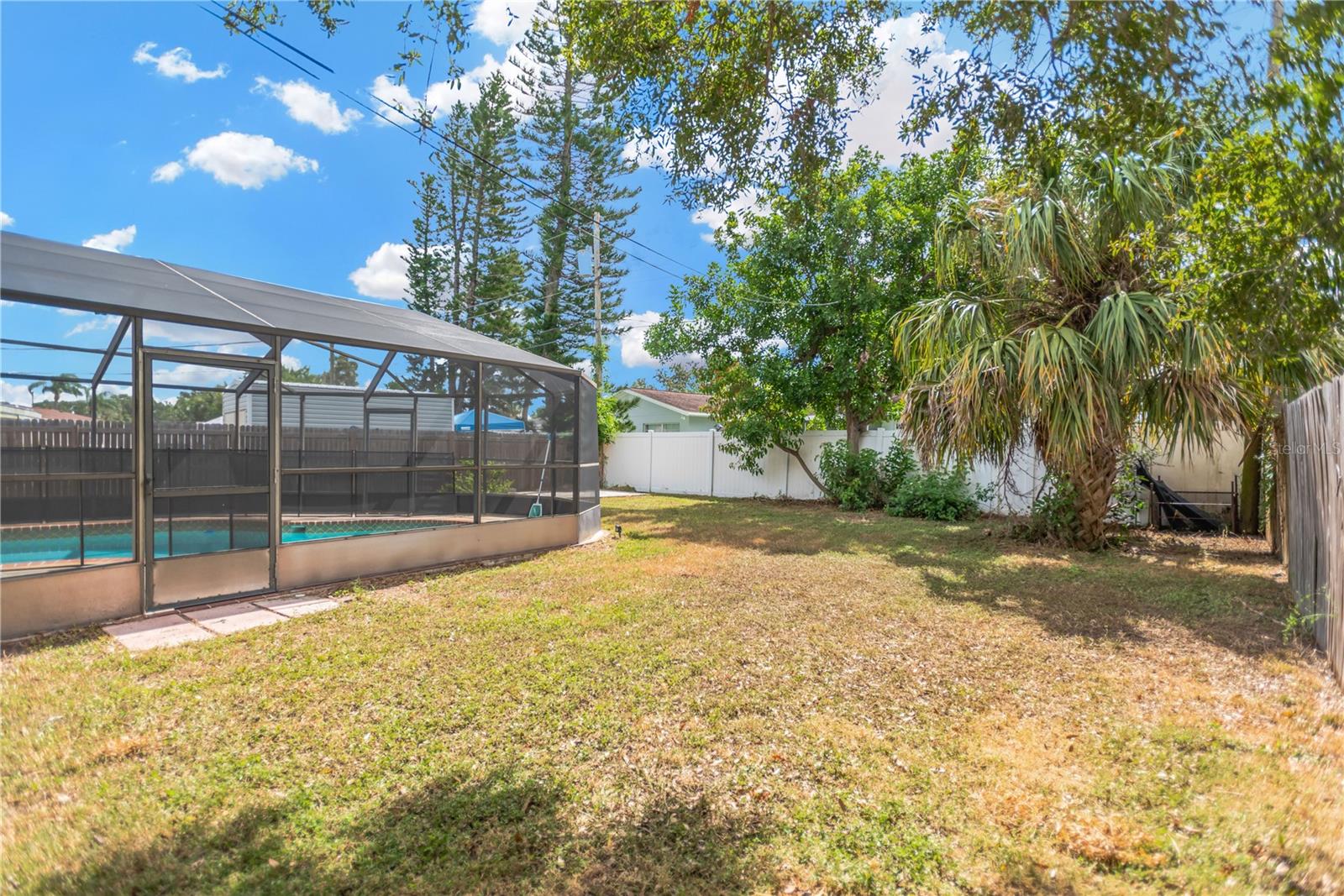 MILES PINES - Residential