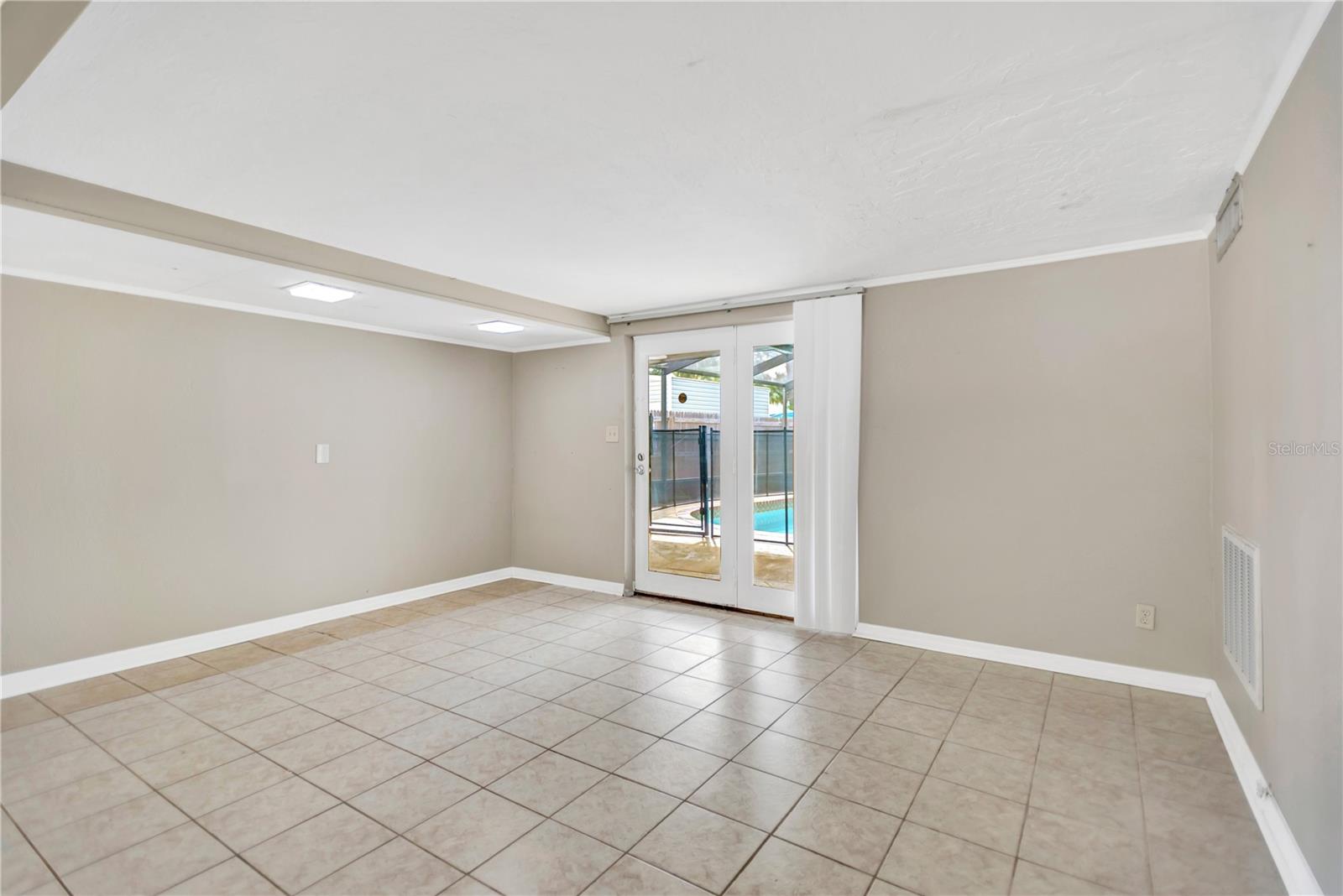 MILES PINES - Residential
