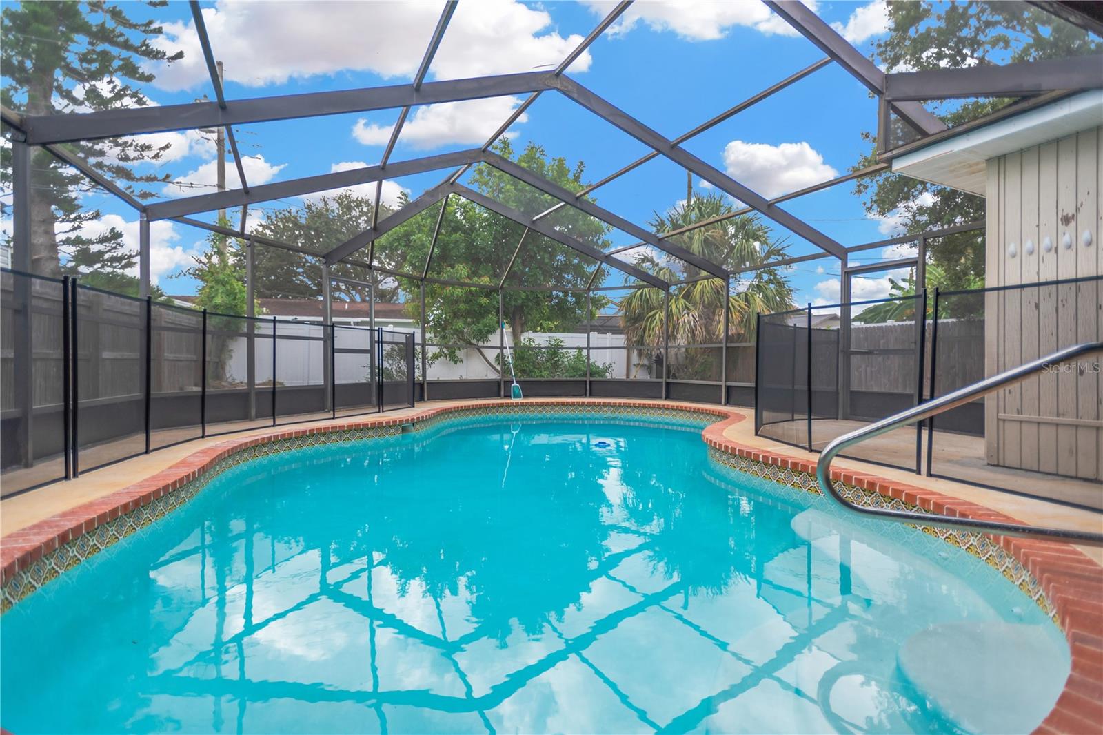 MILES PINES - Residential