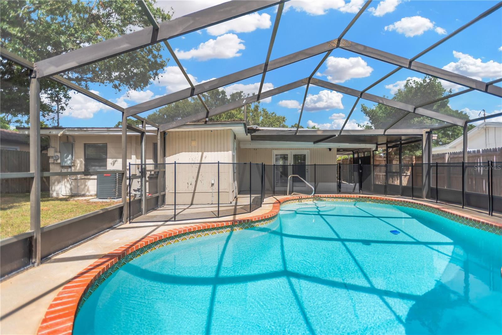 MILES PINES - Residential