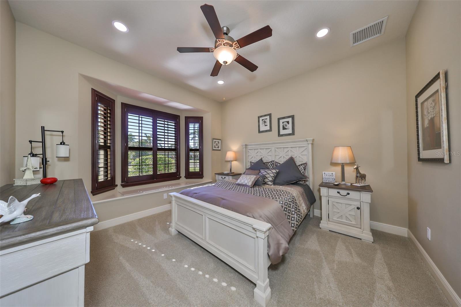 MIRABAY PH 2A-4 - Residential