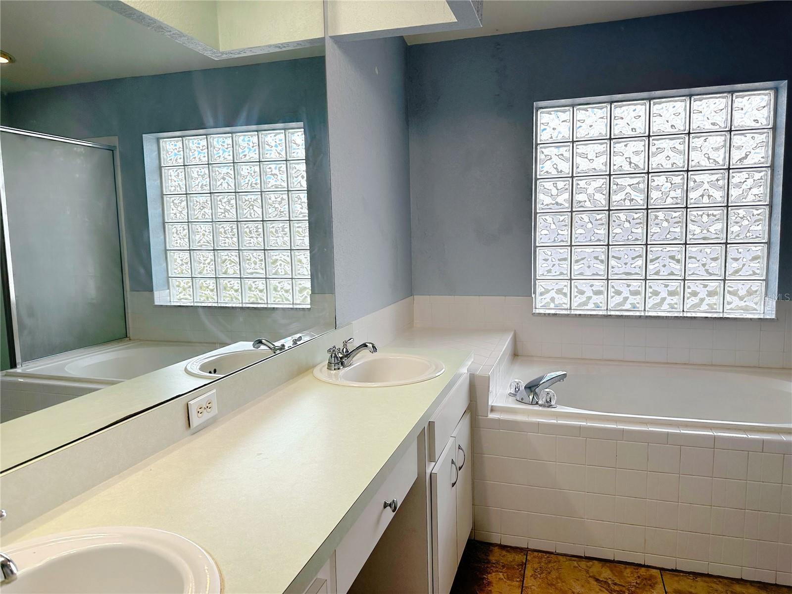 OAKFORD ESTATES - Residential Lease