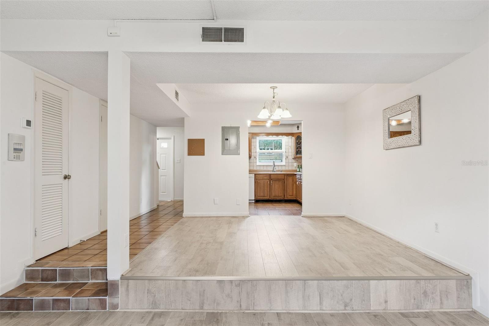 FOUR SEASONS CONDO - Residential