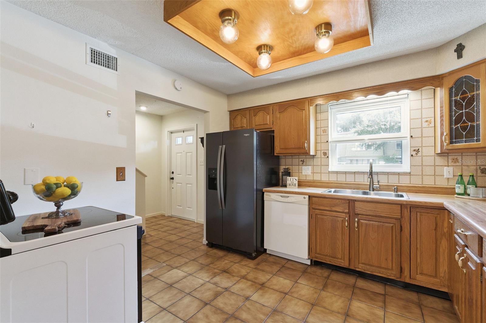 FOUR SEASONS CONDO - Residential