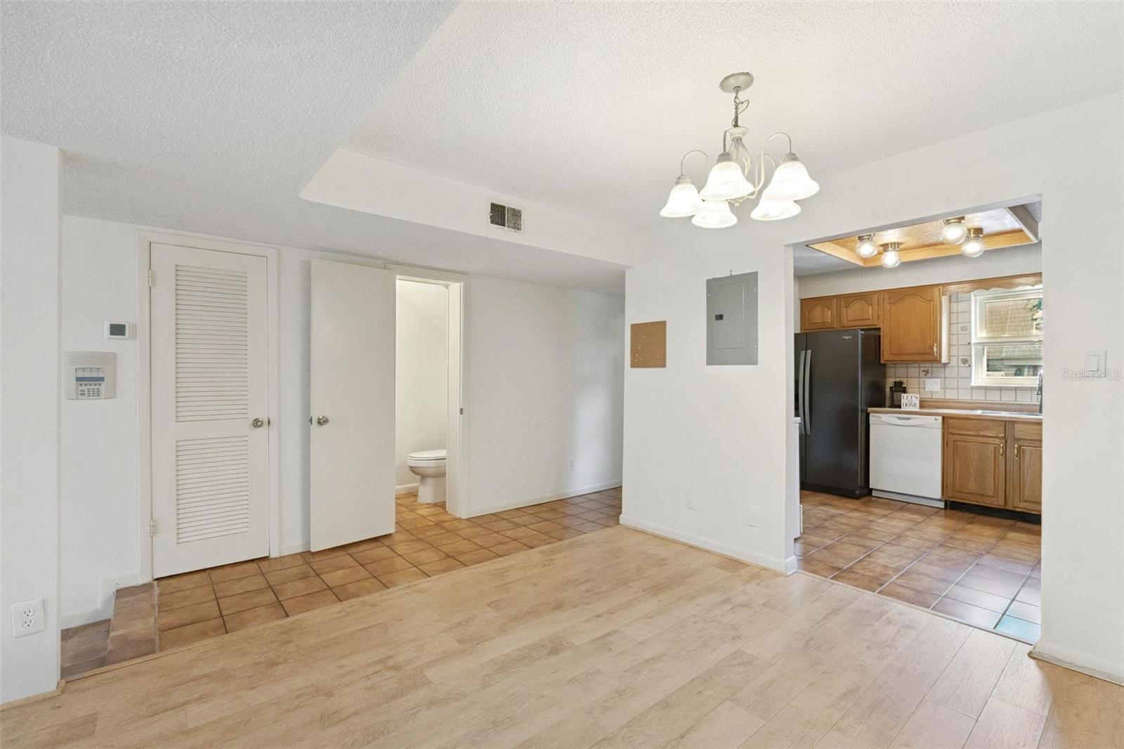 FOUR SEASONS CONDO - Residential