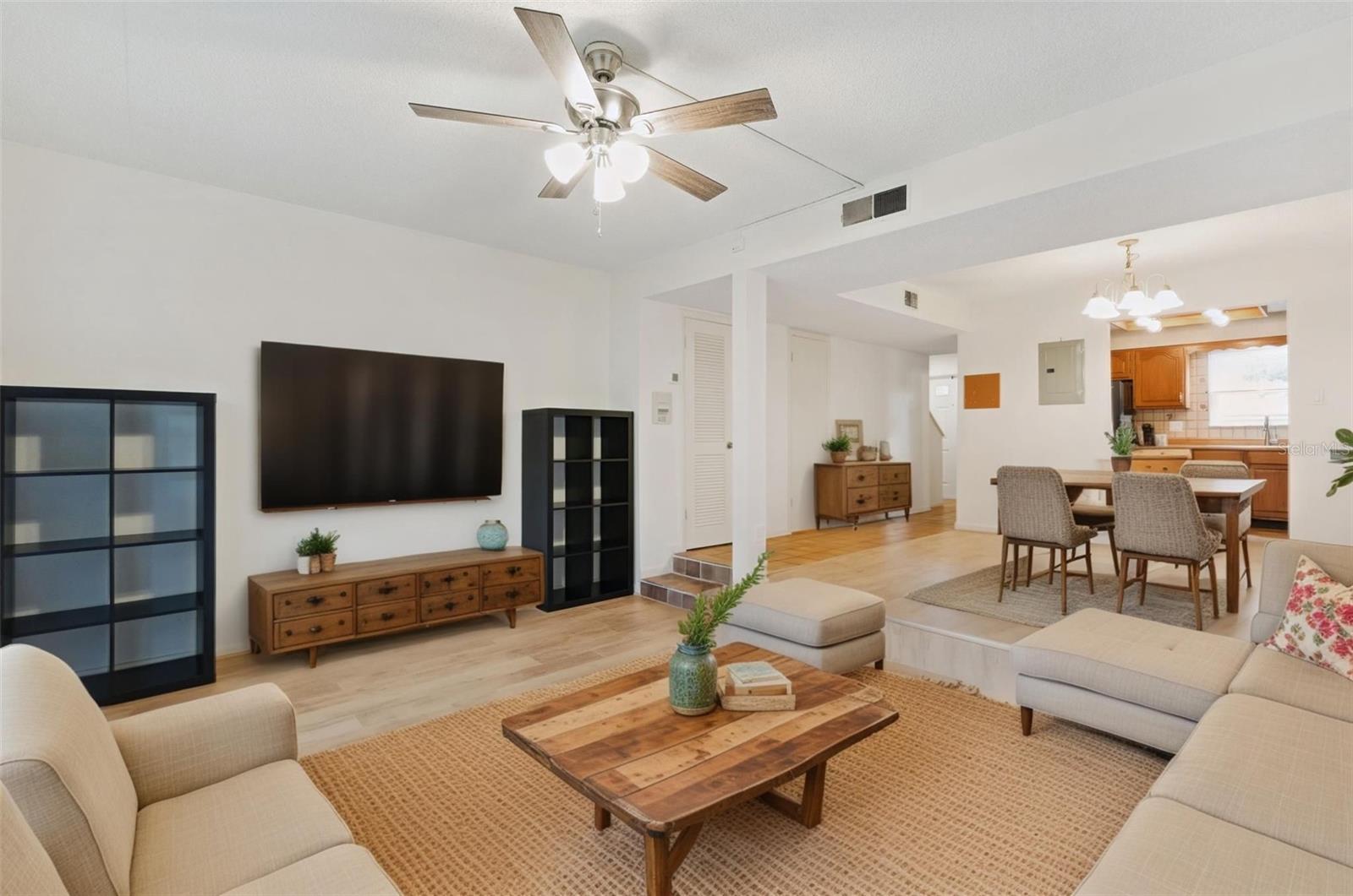 FOUR SEASONS CONDO - Residential