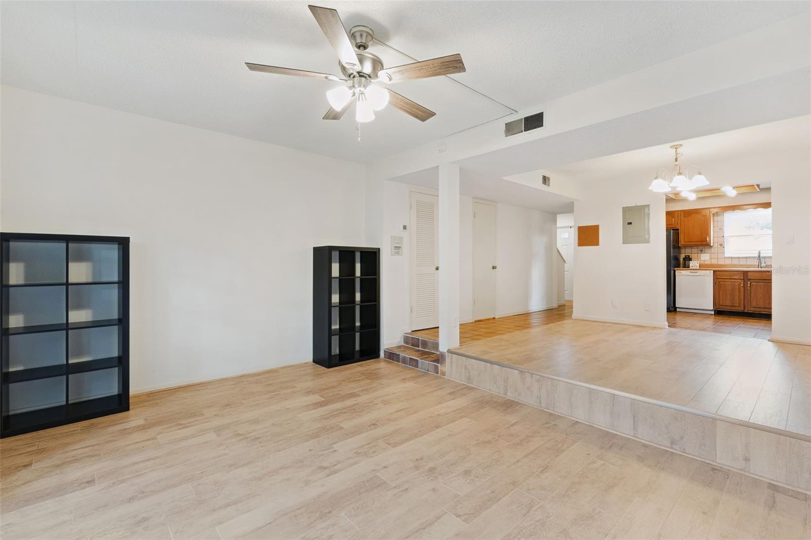 FOUR SEASONS CONDO - Residential