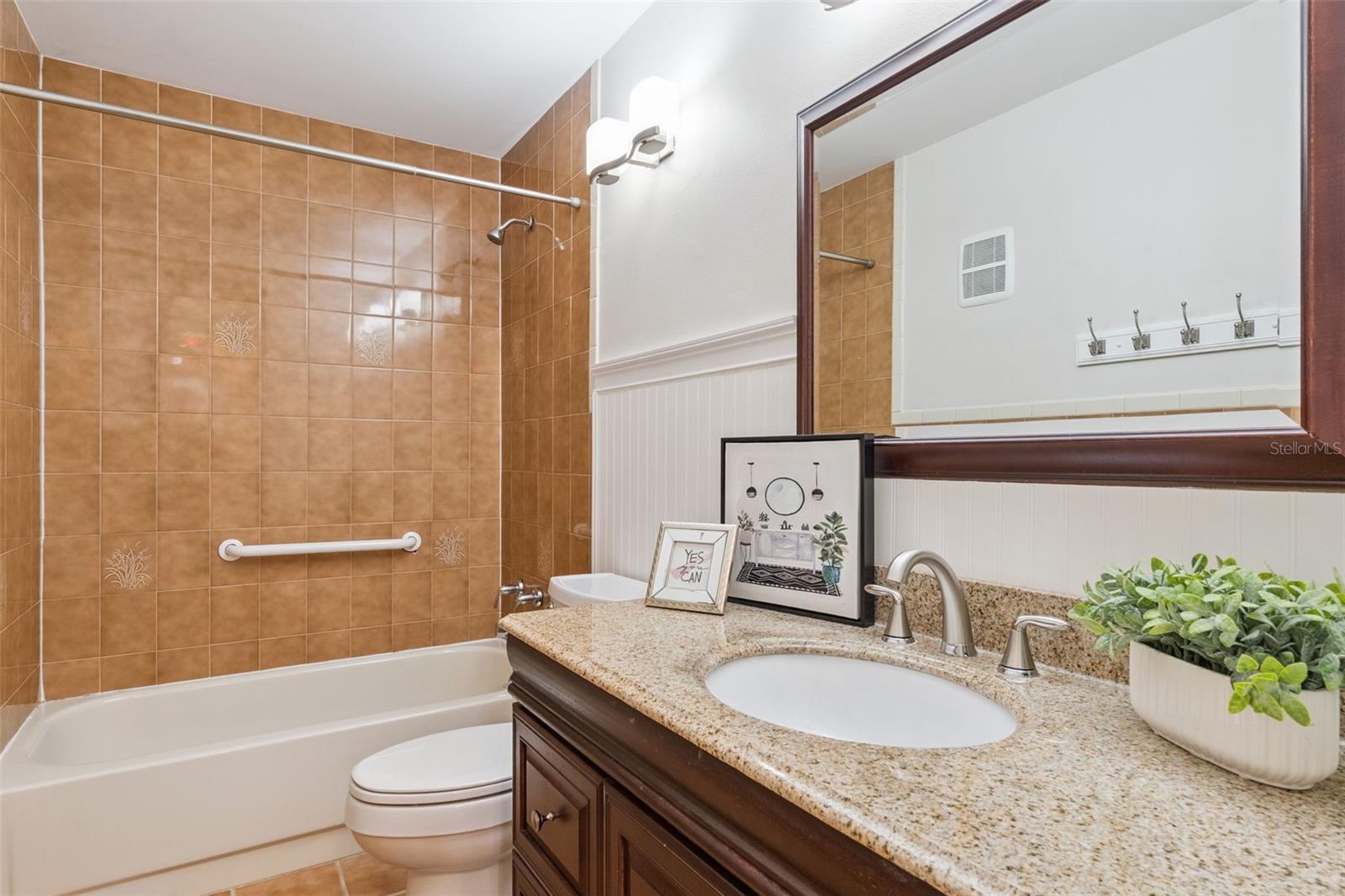 FOUR SEASONS CONDO - Residential