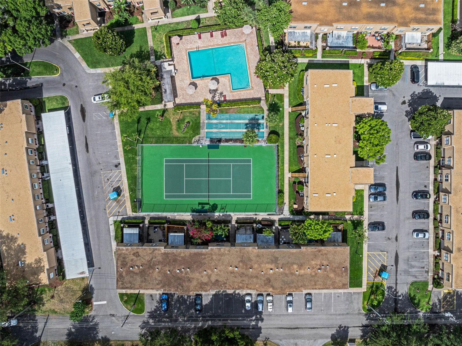 FOUR SEASONS CONDO - Residential