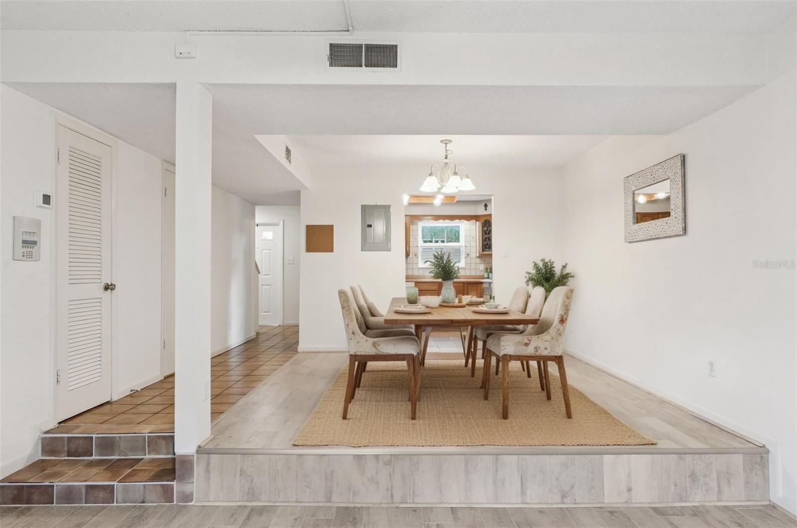 FOUR SEASONS CONDO - Residential