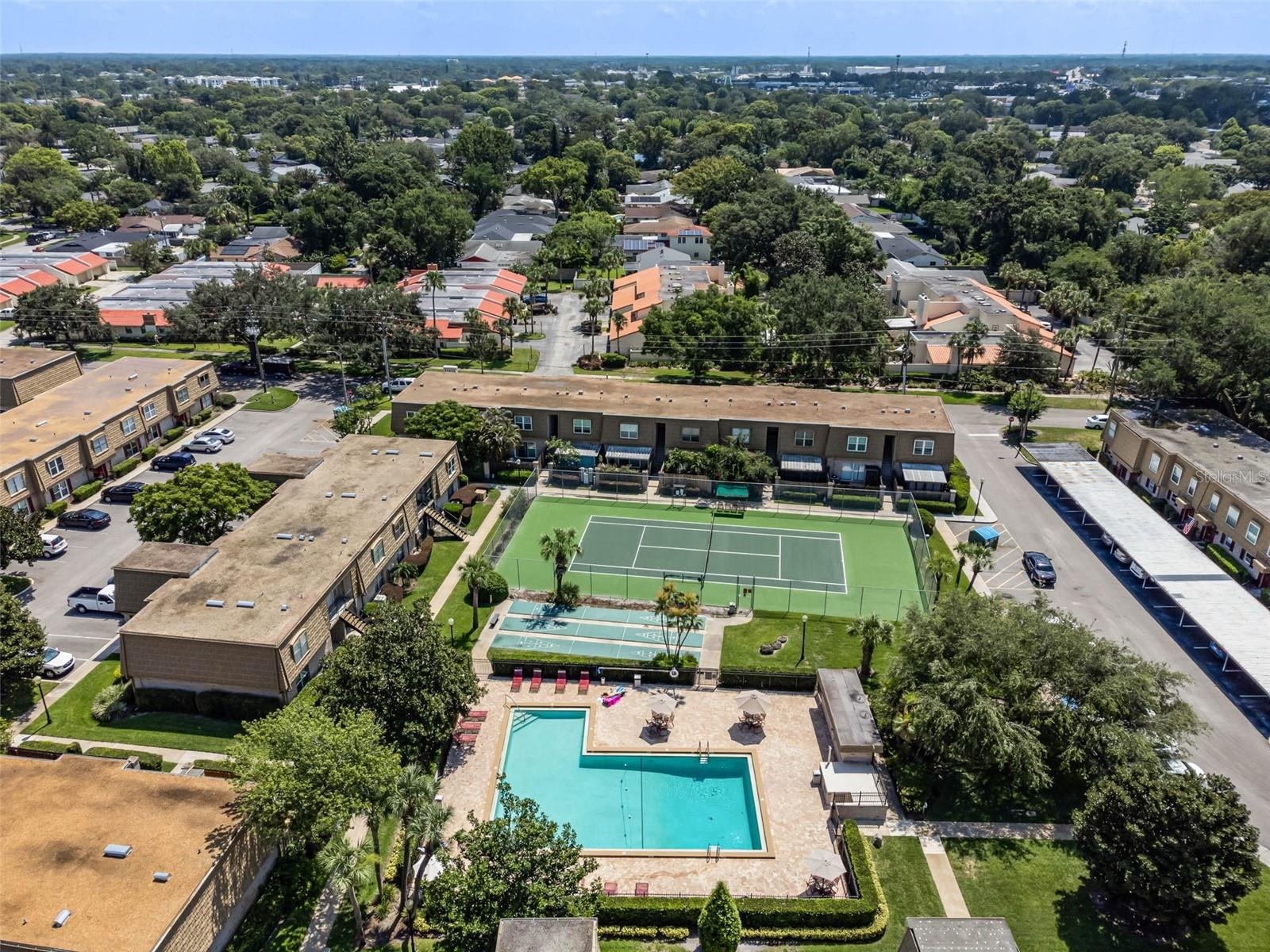 FOUR SEASONS CONDO - Residential