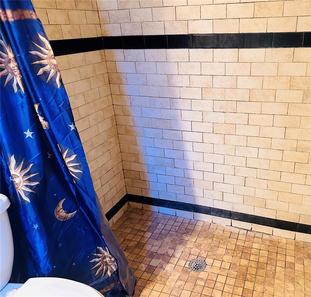 SHANGRI LA UNIT 01 - Residential