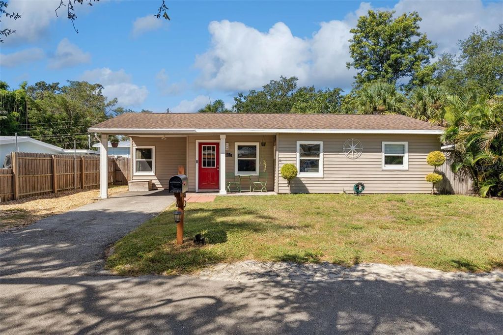 Photo of 983 Brookwood Ct S, St Petersburg, FL 33707 (MLS # TB8433333)