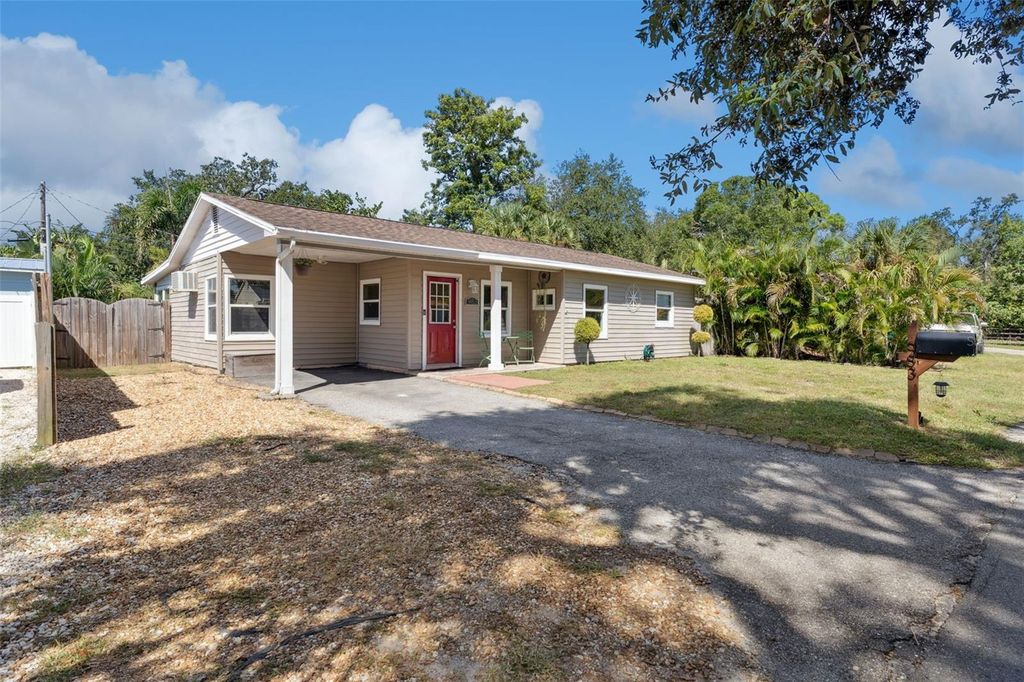 Photo of 983 Brookwood Ct S, St Petersburg, FL 33707 (MLS # TB8433333)