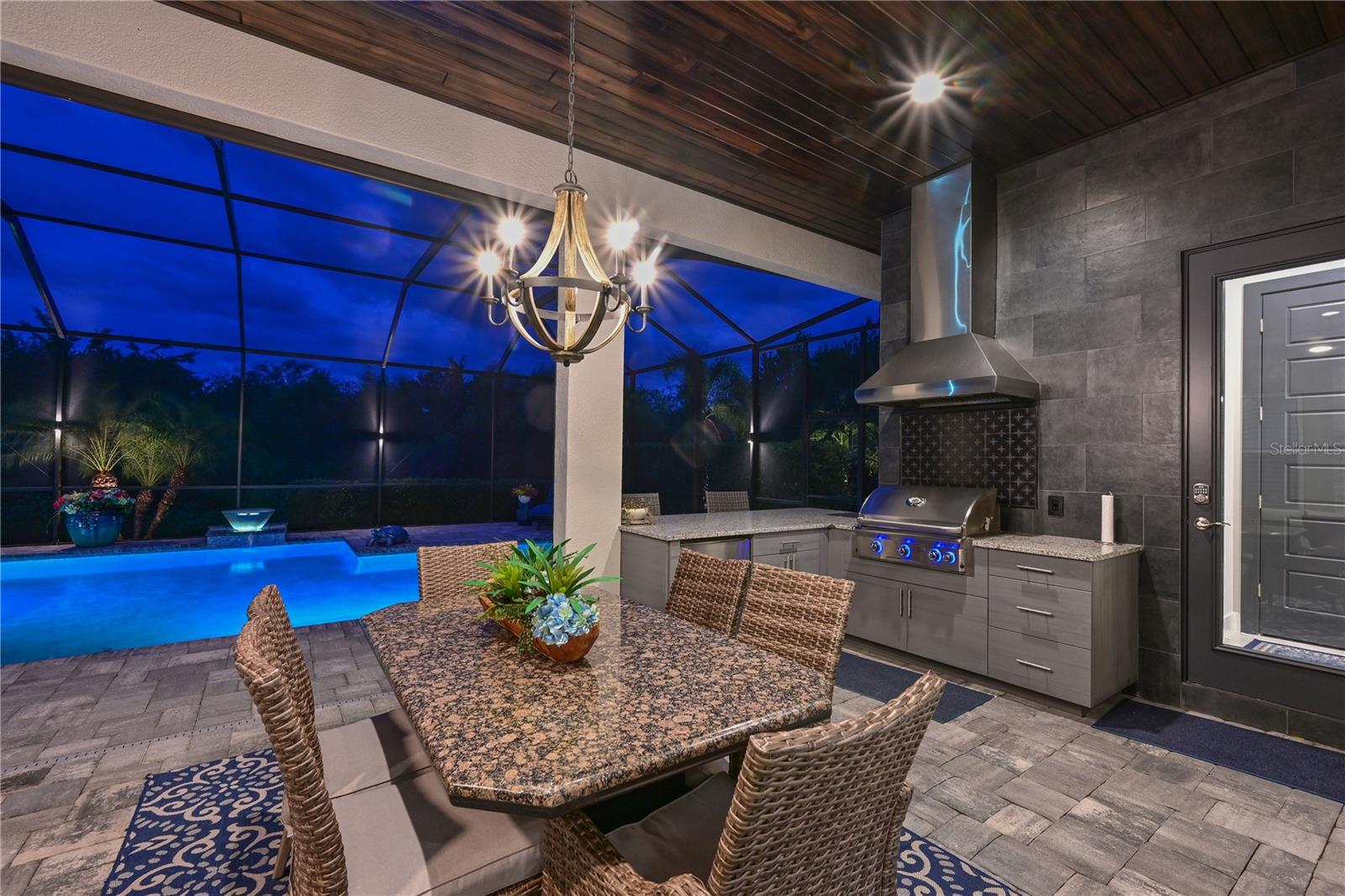 LAKEHOUSE COVE - Residential