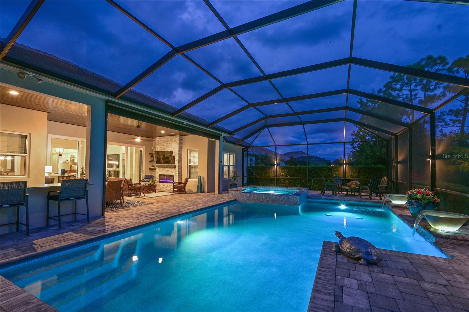 LAKEHOUSE COVE - Residential