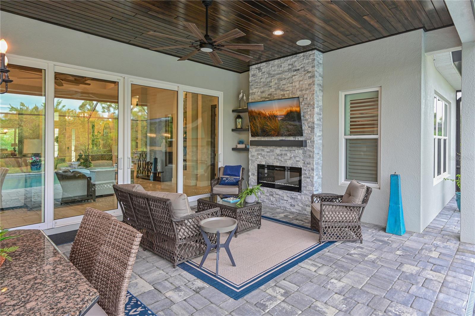 LAKEHOUSE COVE - Residential