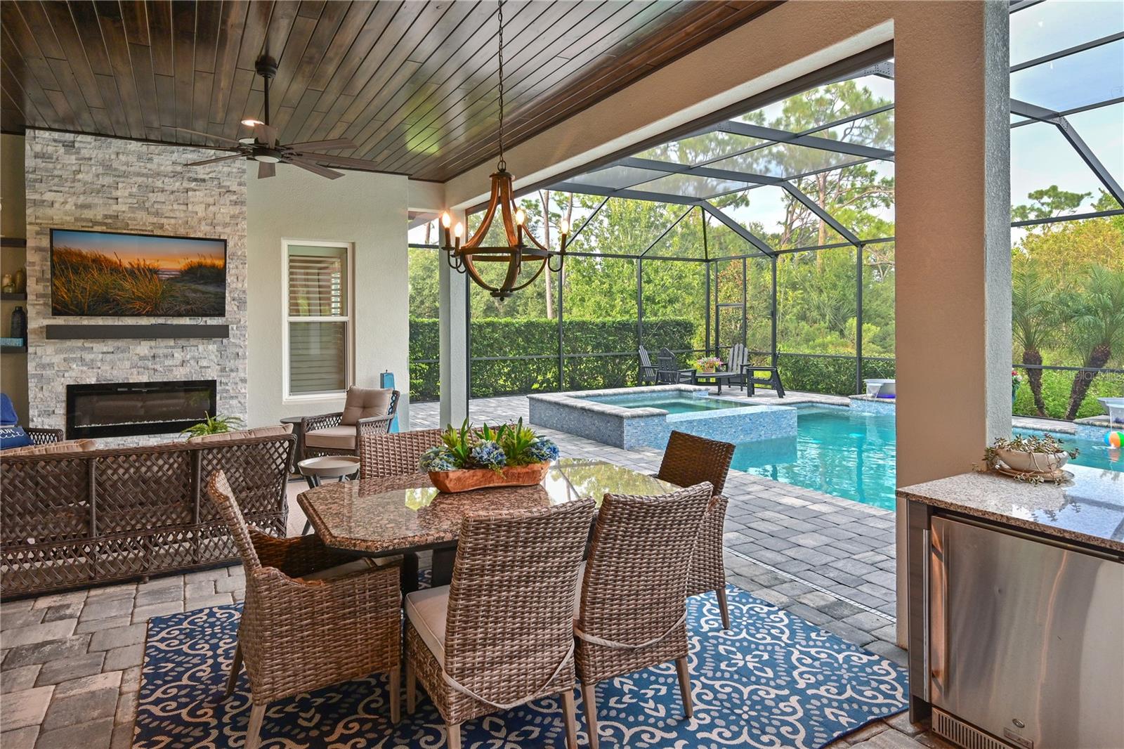 LAKEHOUSE COVE - Residential