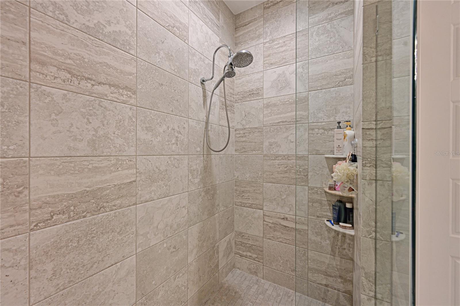 LAKEHOUSE COVE - Residential