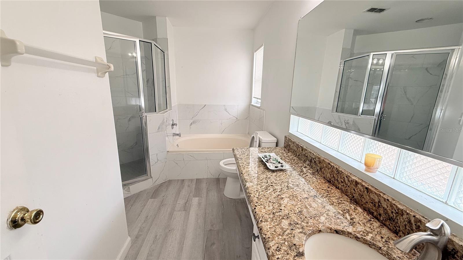 DAVENPORT LAKES PH 05 - Residential Lease