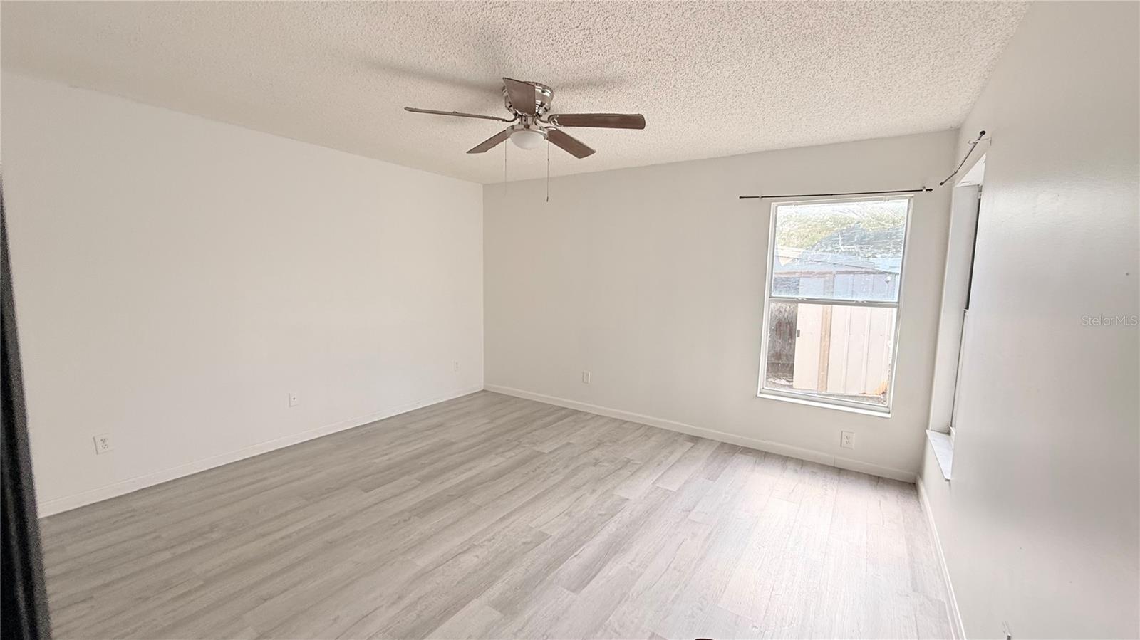 DAVENPORT LAKES PH 05 - Residential Lease