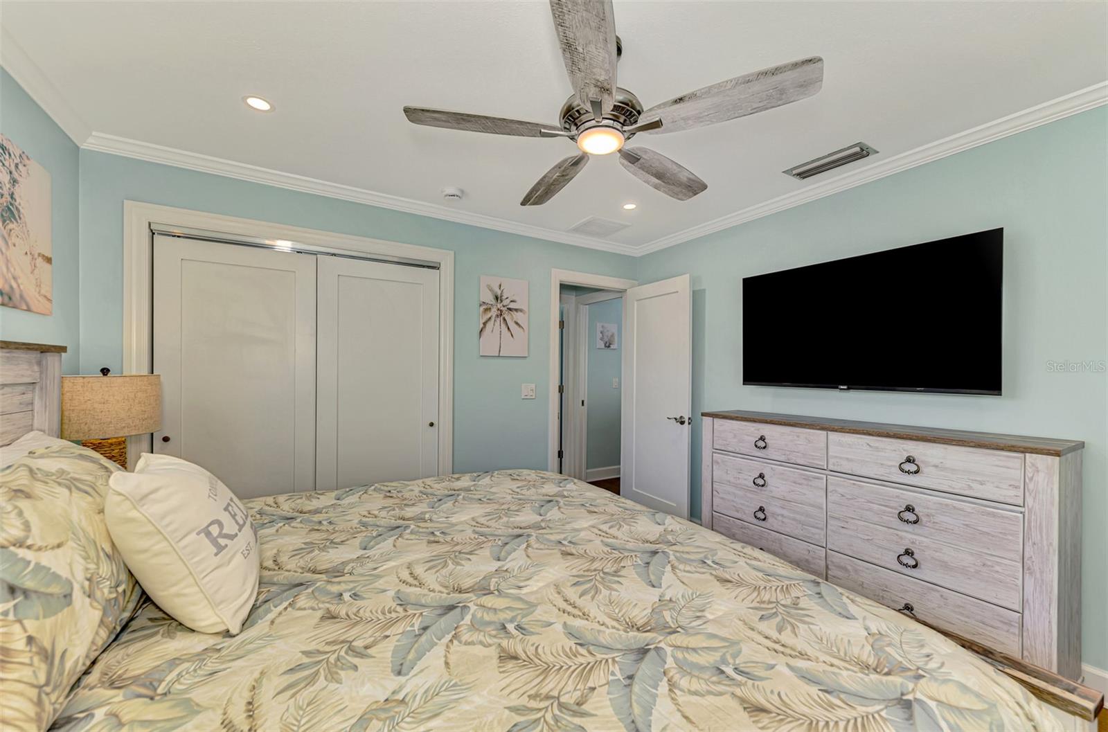 PARADISE ISLAND - Residential Lease