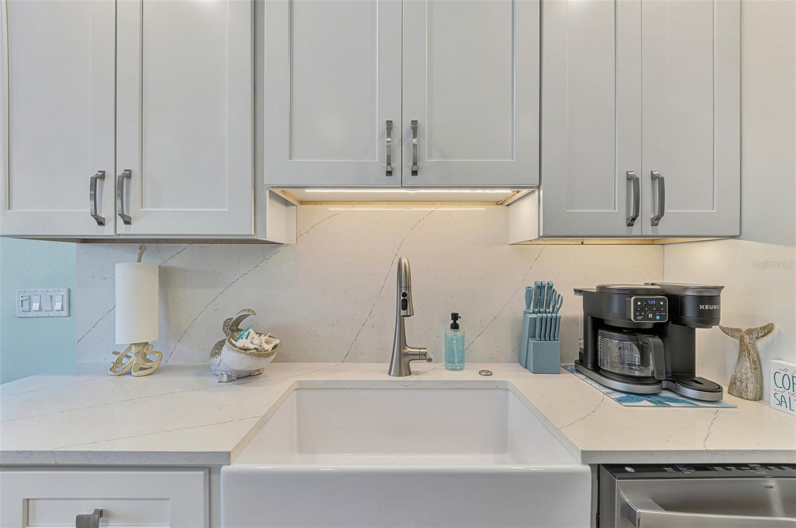 PARADISE ISLAND - Residential Lease