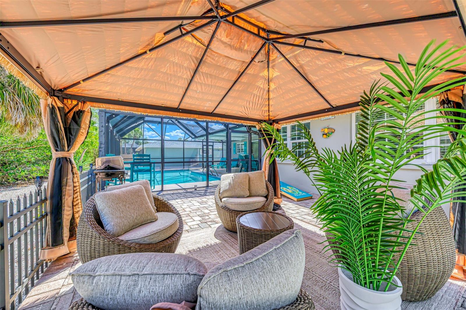 PARADISE ISLAND - Residential Lease