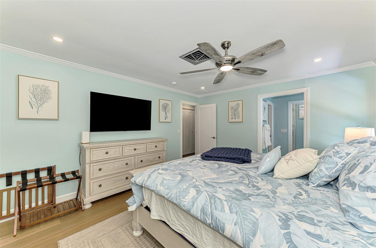 PARADISE ISLAND - Residential Lease