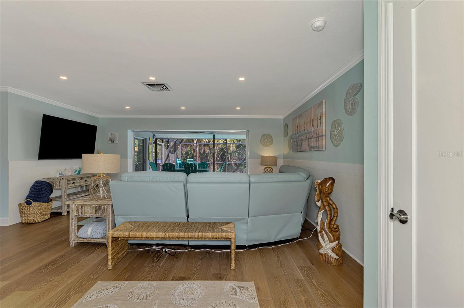 PARADISE ISLAND - Residential Lease