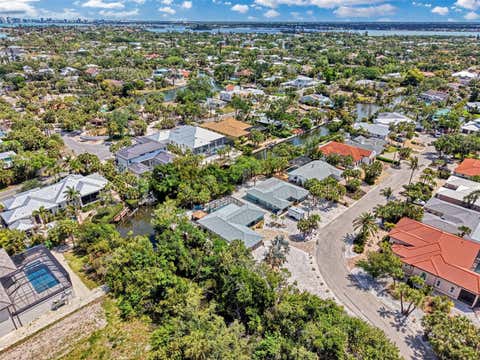 3 beds bed, 2 baths bath property at 307 Avenida De Paradisio, Sarasota, FL 34242