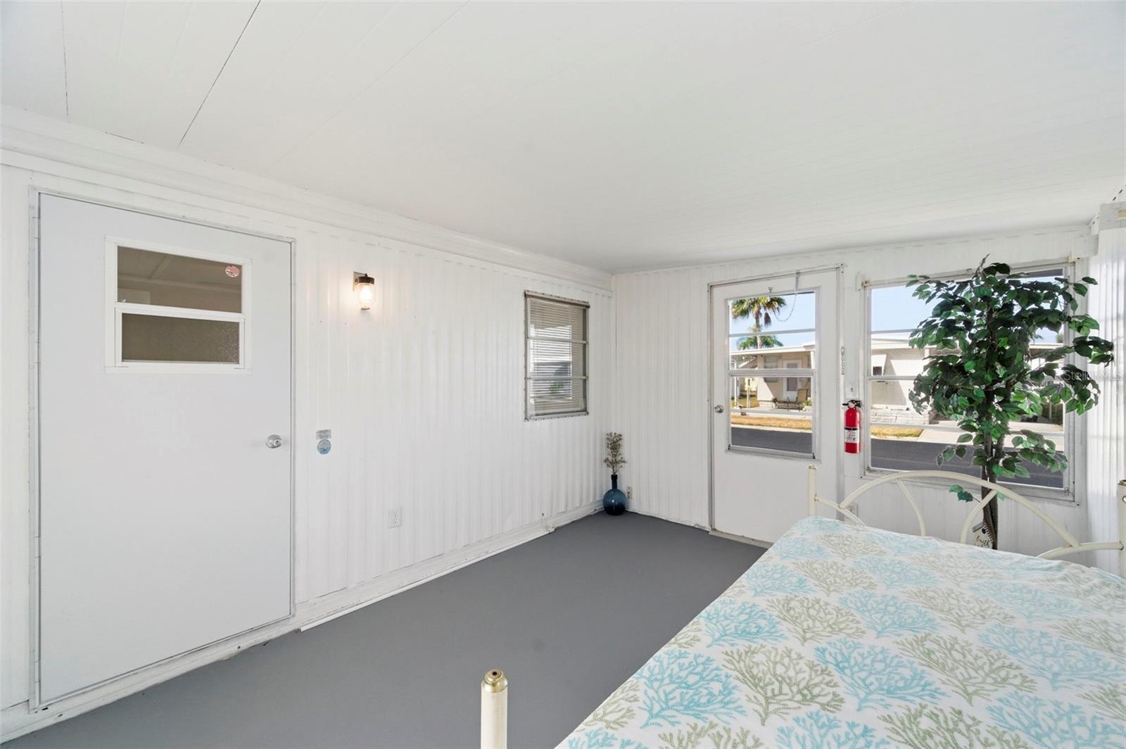 SENATE MANOR - Residential