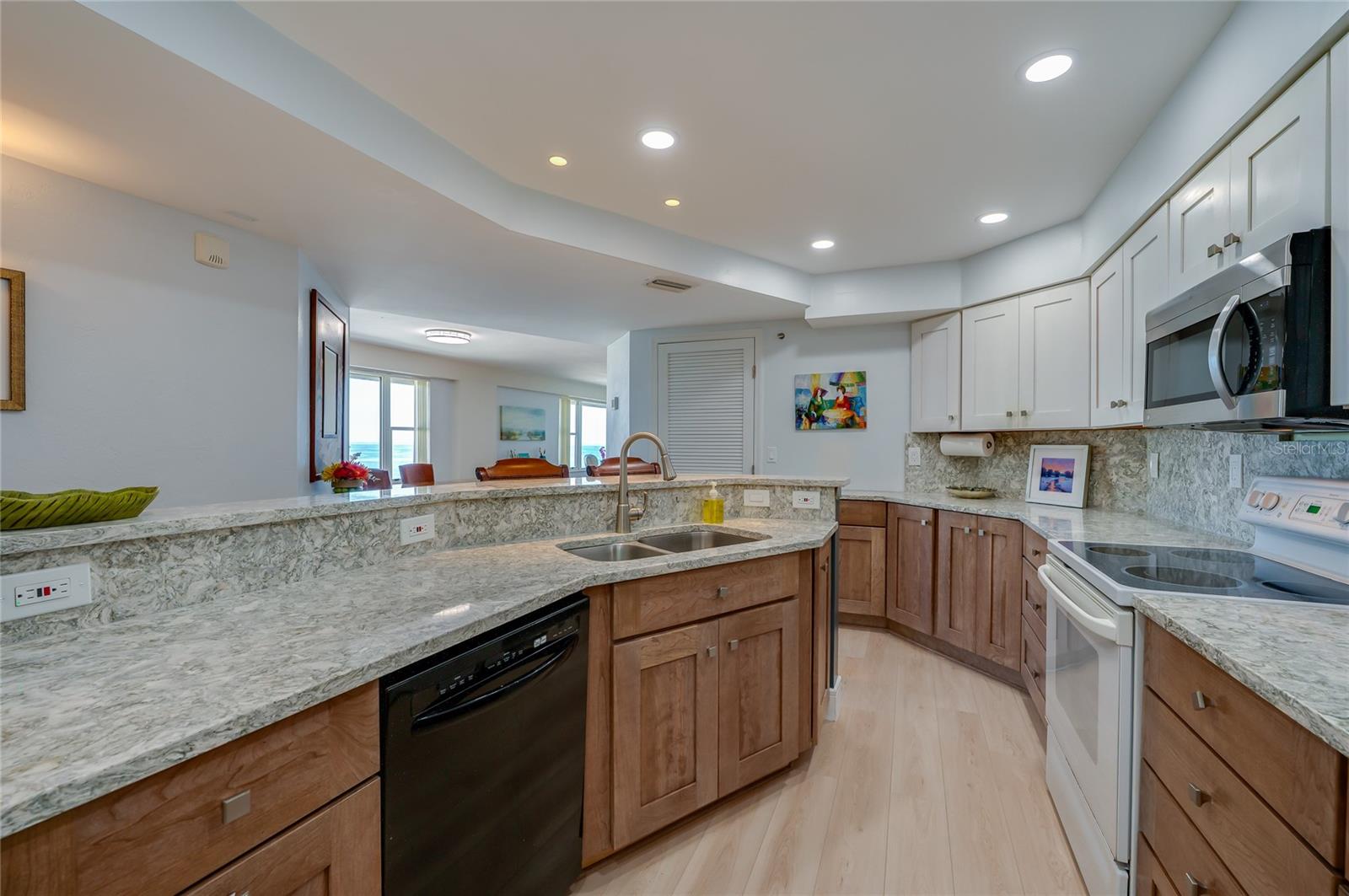 TOWERS AT PONCE INLET TOWER 01 CONDO - Residential