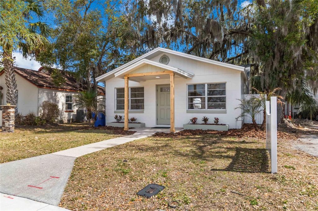 Photo of 911 Pennsylvania Avenue, Saint Cloud, FL 34769 (MLS # R4910804)