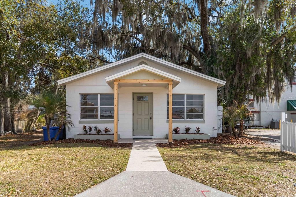 Photo of 911 Pennsylvania Avenue, Saint Cloud, FL 34769 (MLS # R4910804)