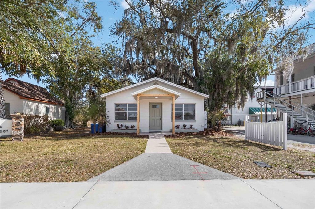 Photo of 911 Pennsylvania Avenue, Saint Cloud, FL 34769 (MLS # R4910804)