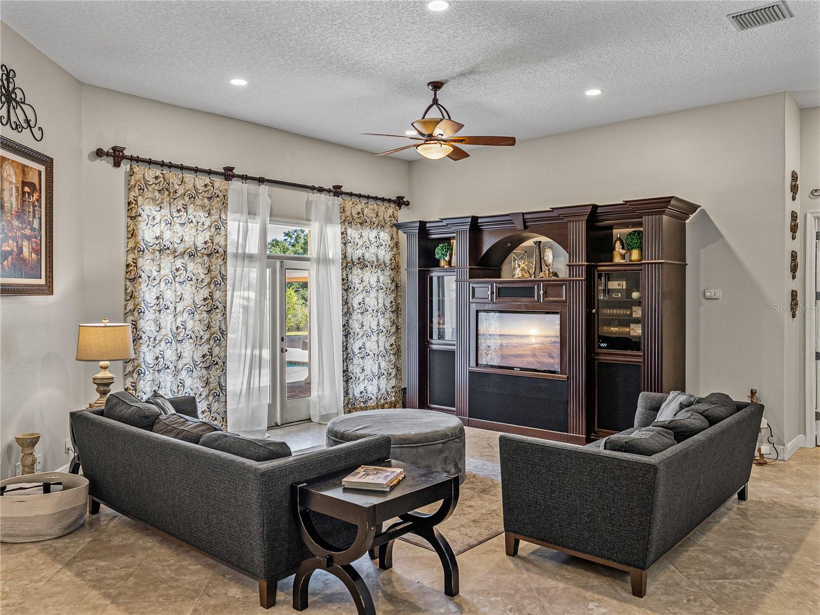 FOX RIDGE - Residential