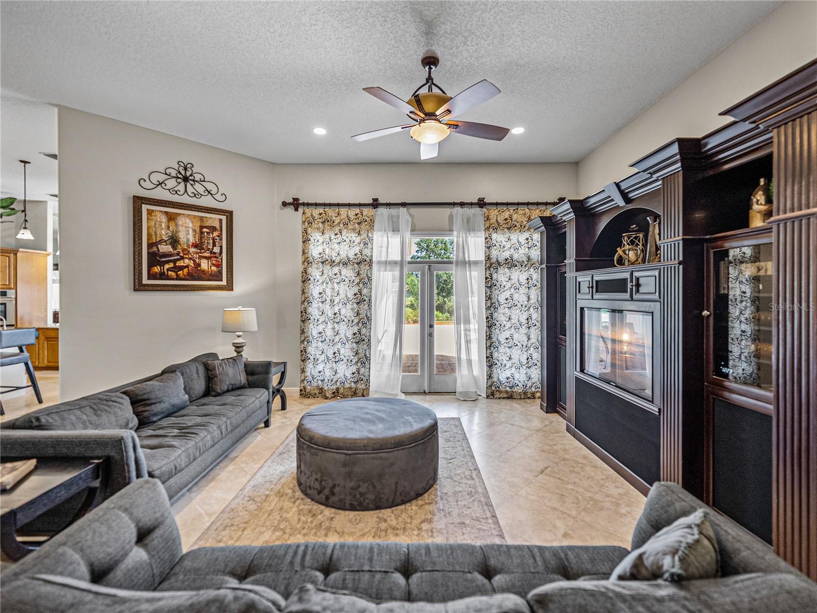 FOX RIDGE - Residential