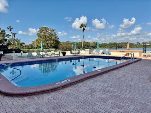 A home in WINTER HAVEN