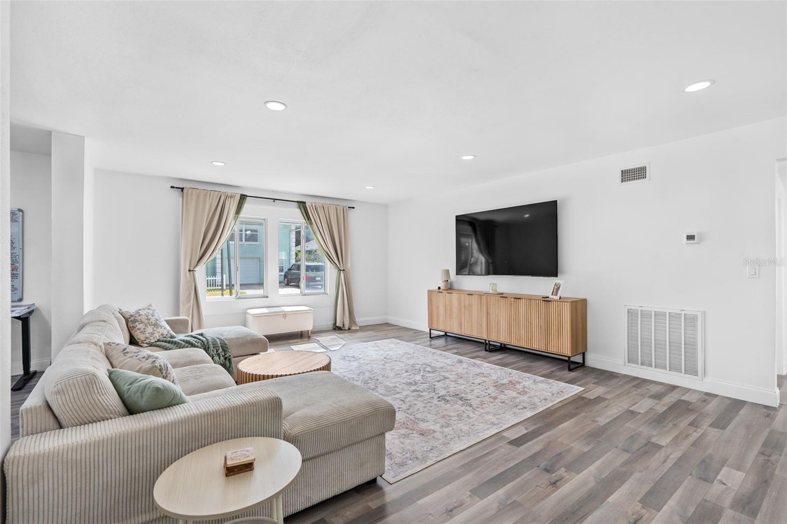 SUNSHINE SUB - Residential Lease