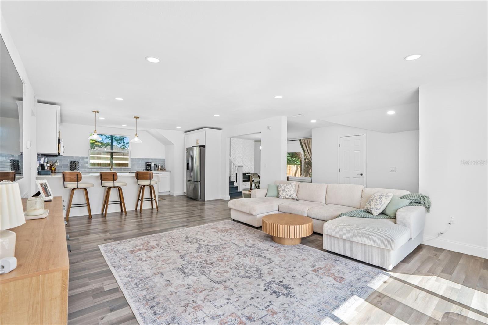 SUNSHINE SUB - Residential Lease