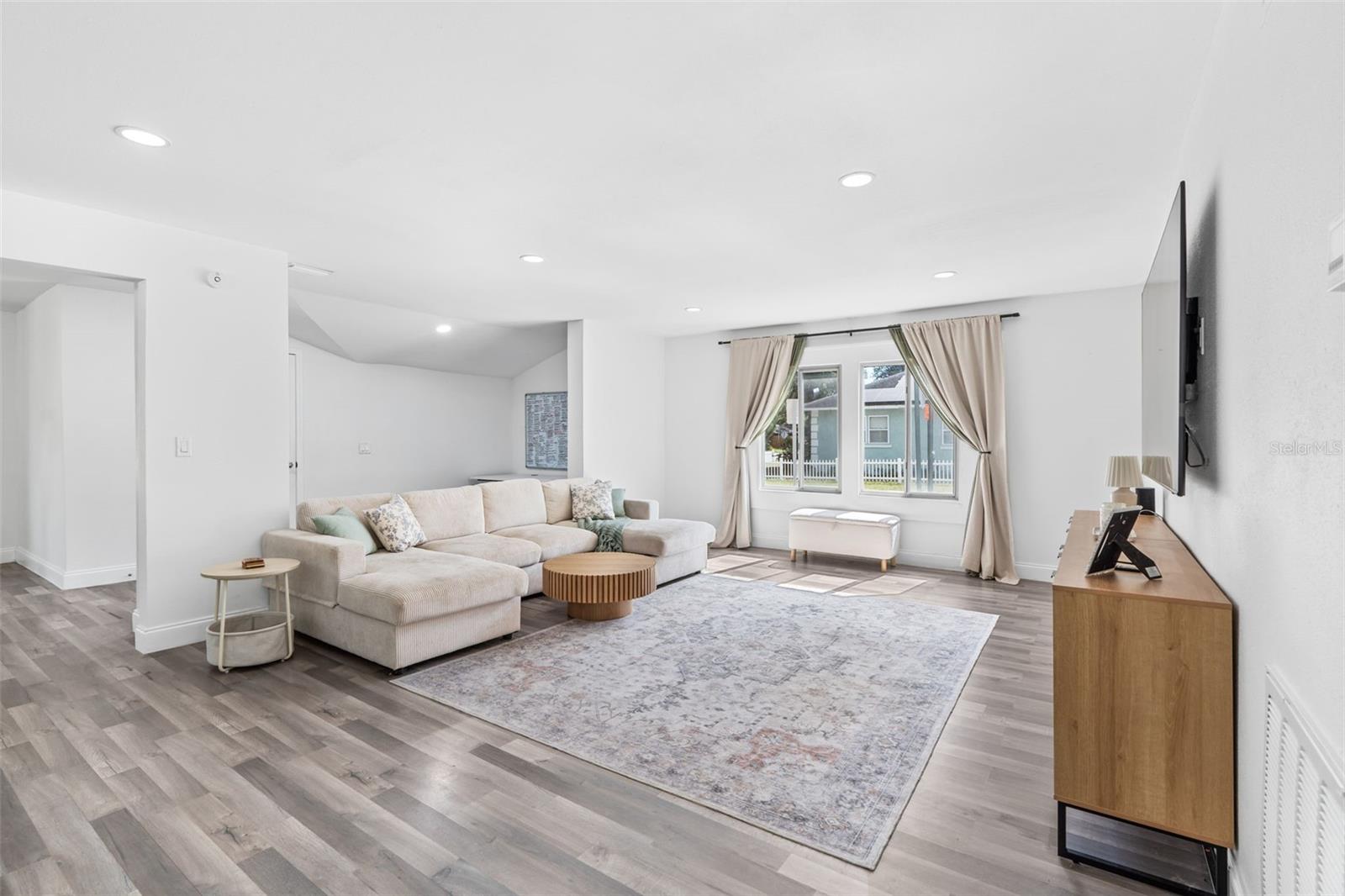 SUNSHINE SUB - Residential Lease